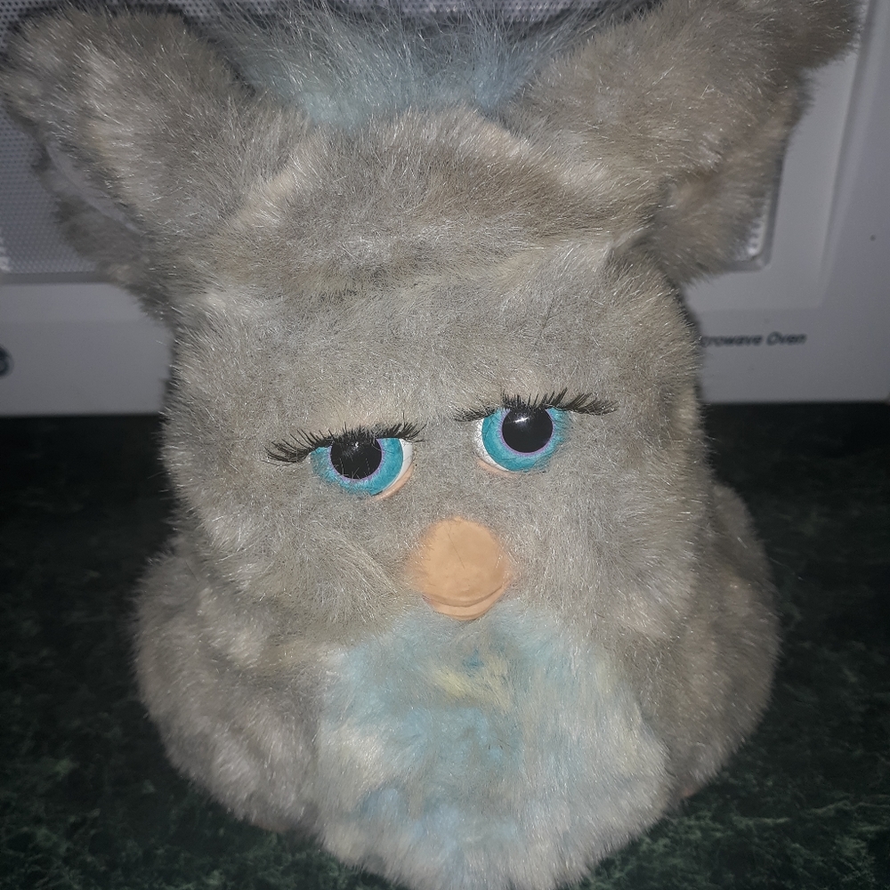 Large Furby - Picture 4 of 6